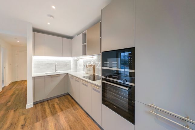 17, Winchat House, 2C Mary Neuner Road, London photo 4