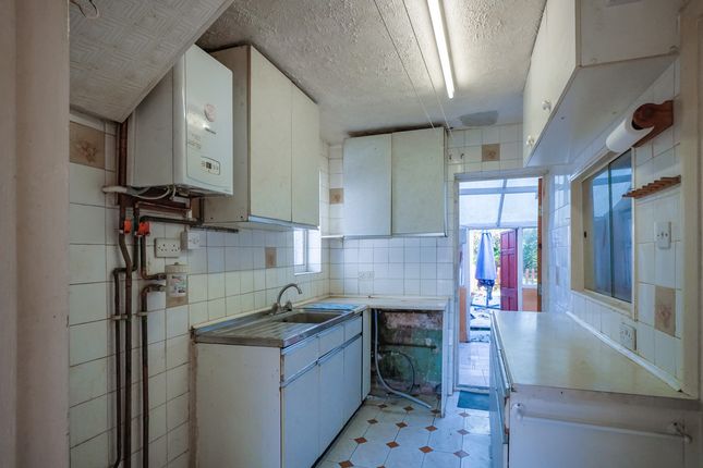 22, Lynwood Drive, Romford photo 5