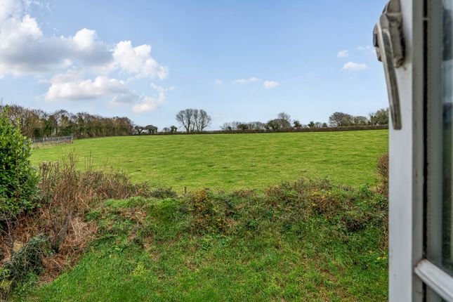 19 Lister Way, East Allington Totnes, Totnes photo 3