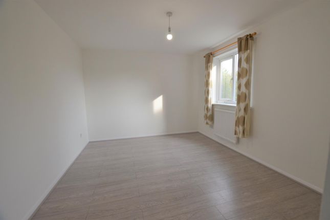 5, Wren Close, London photo 5