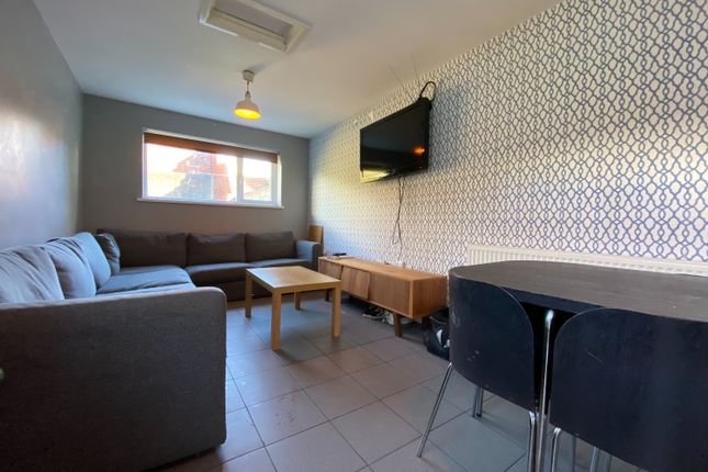 7-bed terraced on 8, Rhymney Terrace, Cardiff, £3,745/mo