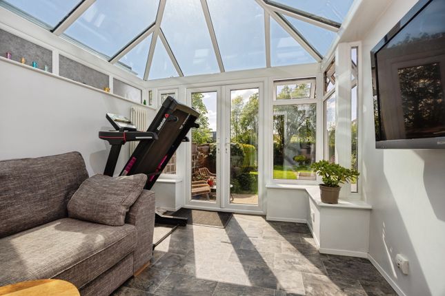 27, Byrefield Road, Surrey photo 3