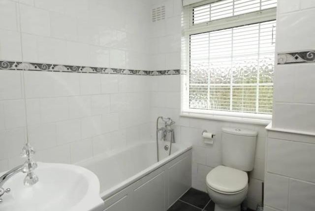 75, Hamilton Road, Feltham photo 2