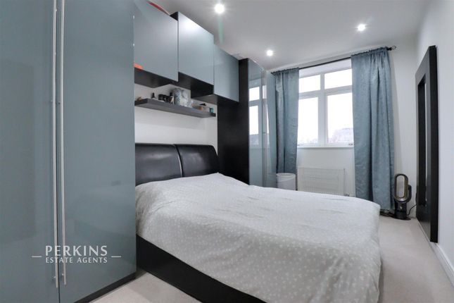 Flat for sale in Fraser Road, Perivale, Greenford
