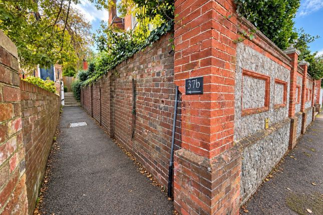 37b, Silverdale Road, Eastbourne photo 2