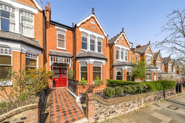 Flat for sale in Dukes Avenue, Muswell Hill, London
