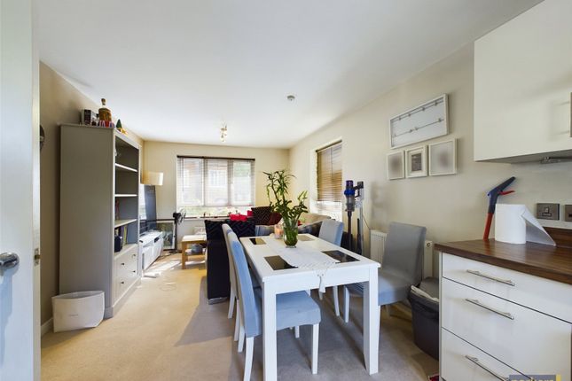 Flat for sale in Whitley Rise, Reading, Berkshire
