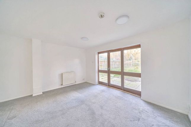 10, Eider Close, Hayes photo 3