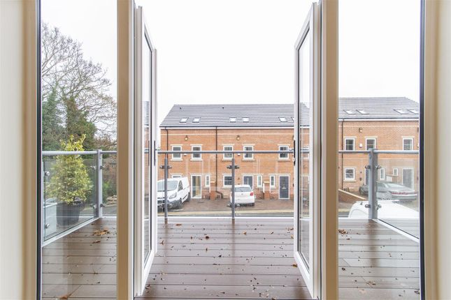 Town house for sale in Leith Grove, Chesterfield