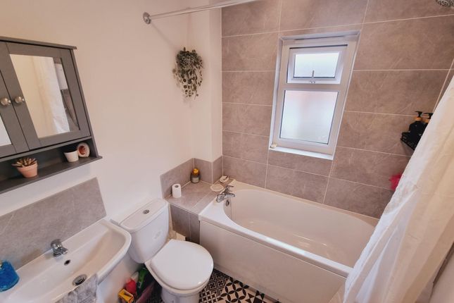 End terrace house for sale in Avenue Road, Gosport