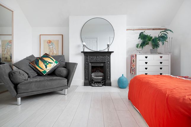 Top Floor Flat 11, Grove Road, London photo 3