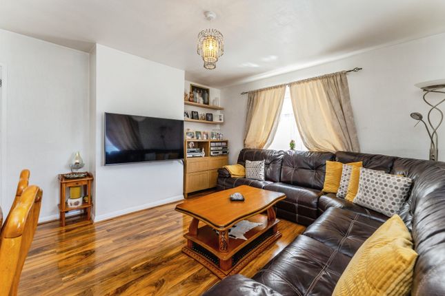44, Fernside Avenue, London photo 3