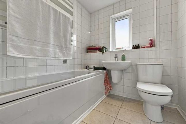 109d Budhill Avenue, Glasgow photo 5