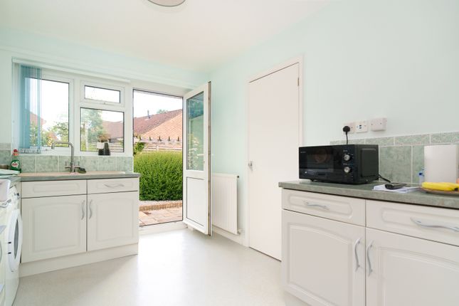 11 Bishopslea Close, Wells, Somerset photo 4