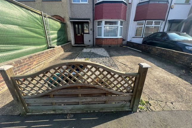 Thumbnail Terraced house to rent in Victoria Avenue, Hillingdon