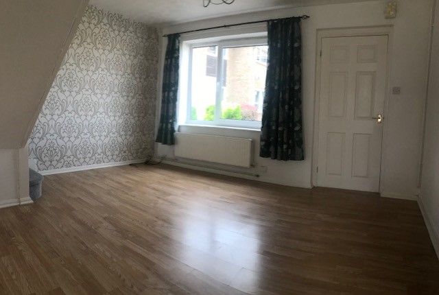 35, Clover Road, Market Deeping photo 2