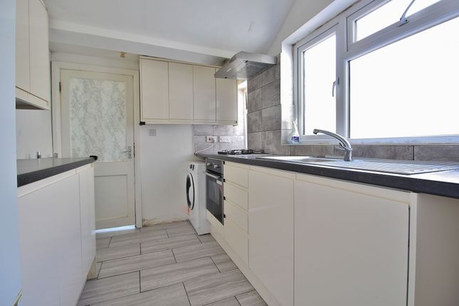 74 Myrtle Road, Hounslow photo 4