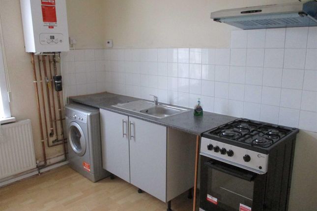 Flat to rent in Trinity Road, Southall