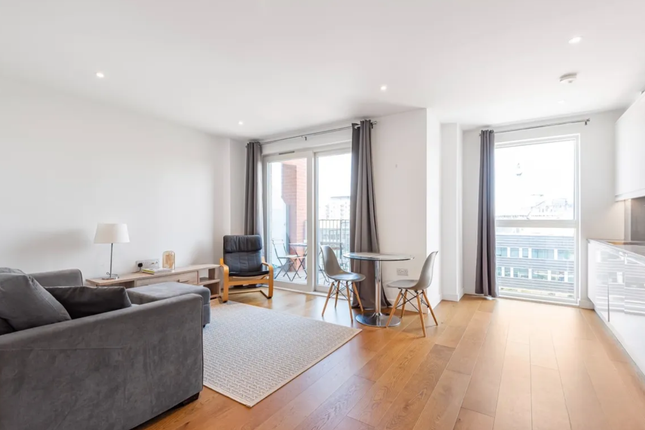 1-bed flat on 6, Lismore Boulevard, London, £360,000