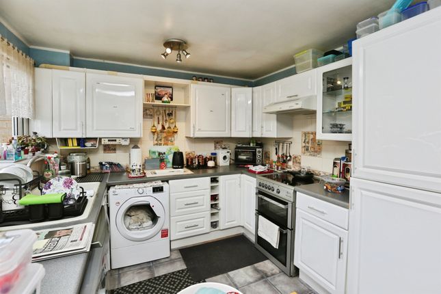 48, Deeping Close, Southampton photo 4