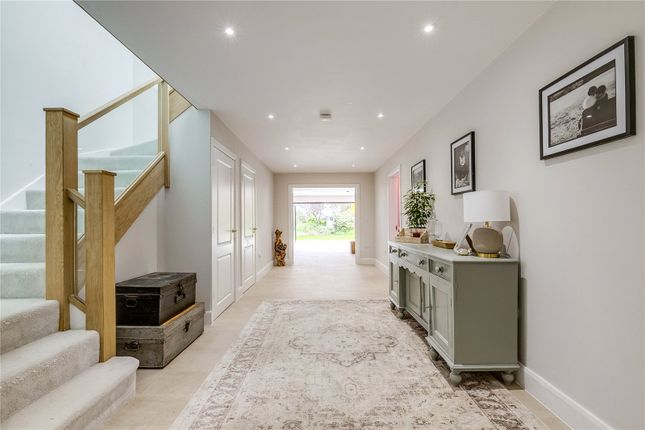 14, Oakfields Avenue, Hertfordshire photo 3