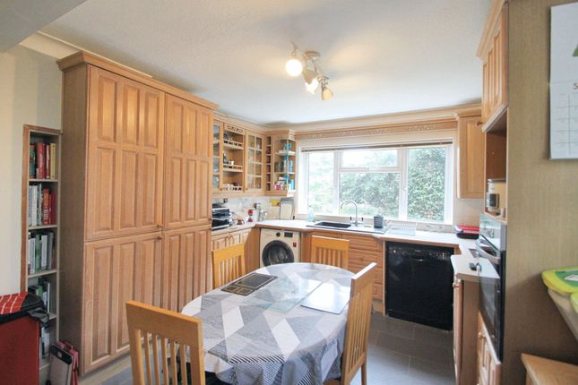 6 Hard Court St. Barnabas Road, Woodford Green photo 2