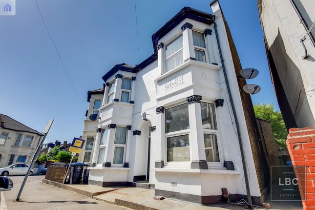 Thumbnail Flat for sale in Clifton Road, Willesden Junction