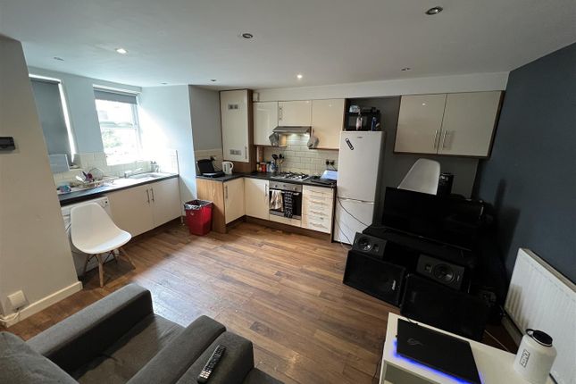 Wrangthorn Avenue, Leeds photo 4