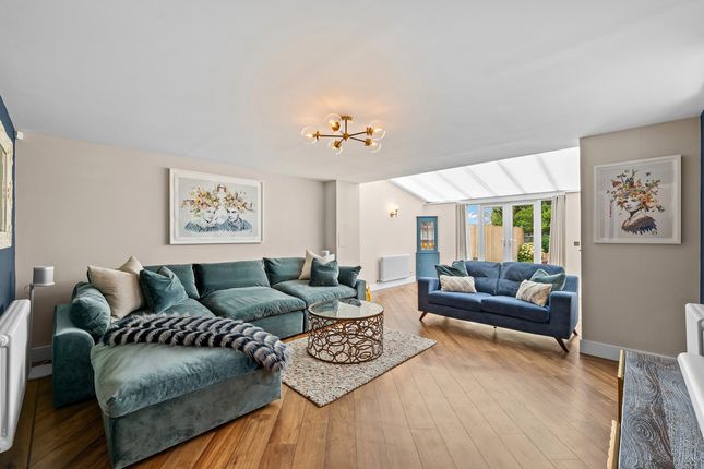 16, White Hill Close, Caterham photo 3