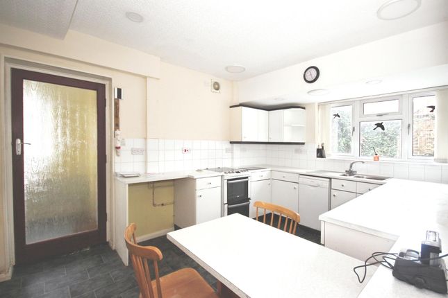 45, Foxes Way, Warwick photo 3