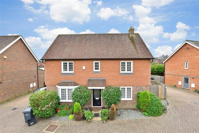 Thumbnail Detached house for sale in Peppiatt Close, Horley, Surrey