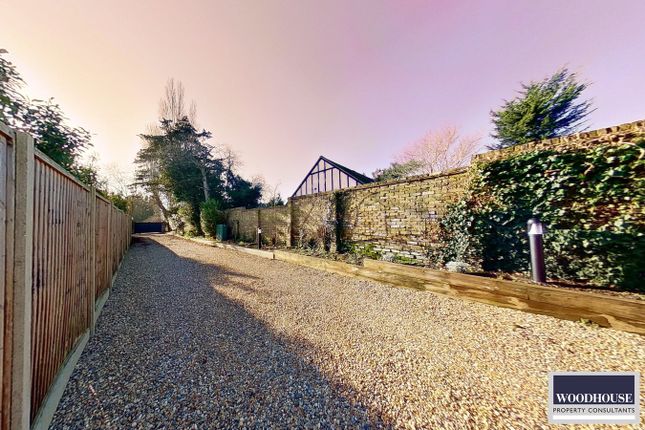 Cedarwood, Goffs Lane, Goffs Oak photo 2
