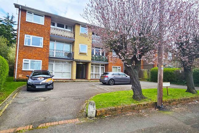 Flat for sale in York Road, Cheam, Sutton