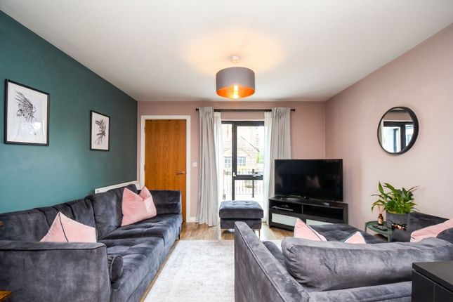 64 Taylorson Street, Salford photo 2