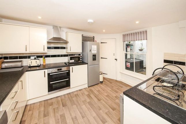 6-7, Coburg Place, Weymouth photo 2