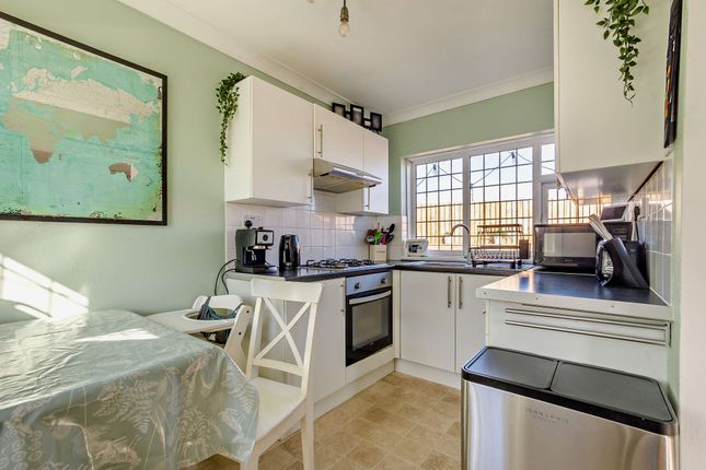 82, Marine Parade, Sheerness photo 5