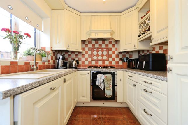 90, Woodfield Avenue, Stourbridge photo 3