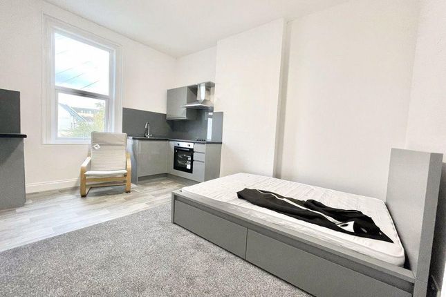 Flat B 64,, Church Road, London photo 2