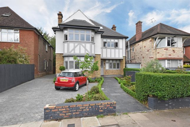 Flat for sale in Chatsworth Road, London