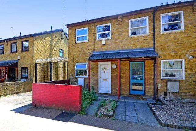 2 Bedroom House With Separate Lounge And Garden
