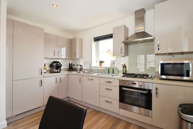 32, Cater Drive, Bristol photo 2