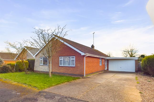 Thumbnail Bungalow for sale in Pinfold Crescent, Woodborough, Nottingham