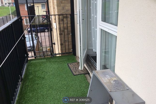 Flat, Tay Road, Tilehurst, Reading photo 3