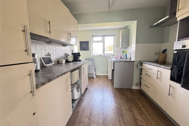 13, Sheldrake Gardens, Hordle photo 3