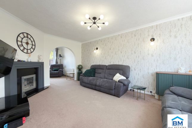 29, Ryegate Crescent, Leicester photo 2