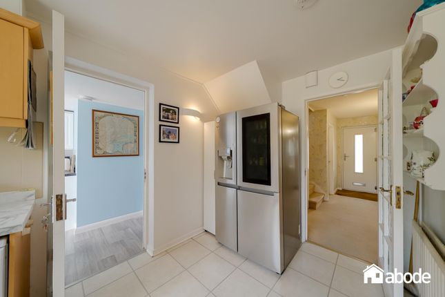 27, Saxon Close, Stratford-Upon-Avon photo 5