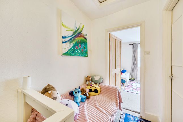 5b, Heyworth Road, London photo 4