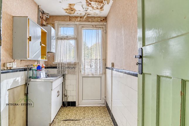 101 Datchet Road, London photo 4