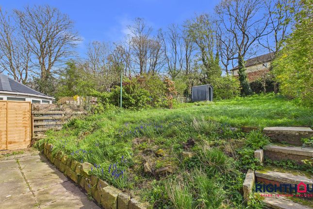 15 Clifton Crescent, Wakefield photo 4