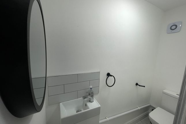 Room 3, 13, Brunswick Street, Swansea photo 4